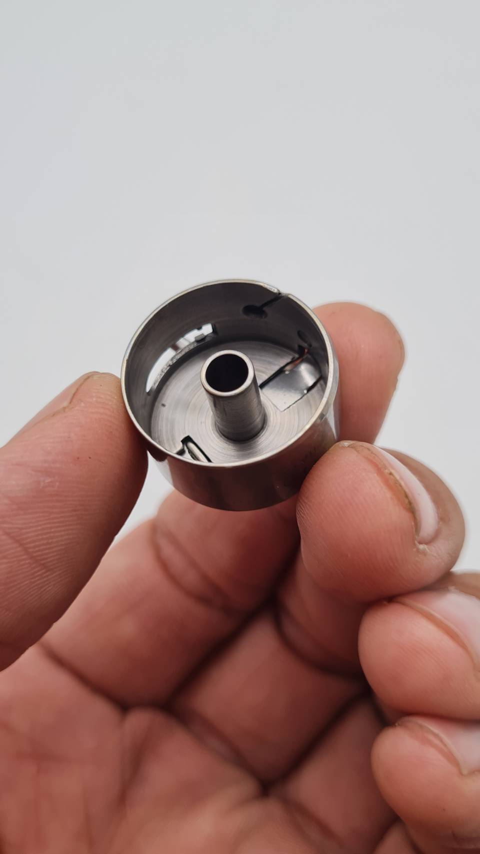 กะโหลกจักรสำหรับจักรผ้าอุตสาหกรรม และ จักรเล็ก ใช้งานได้อย่างดีเยี่ยม ลดอาการด้ายกระโดน กะโหลกจักรขนาดมาตรฐาน