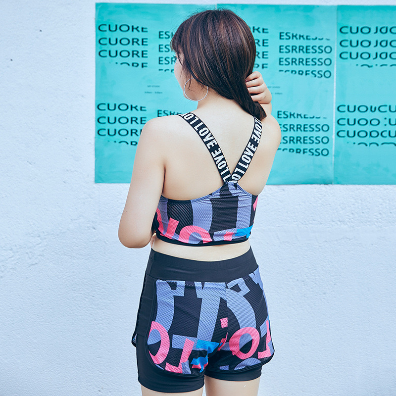 ชุดว่ายน้ำคนอ้วน 5xl พร้อมส่ง:ชุดว่ายน้ำไซส์ใหญ่สีน้ำเงินแต่วลายอักษร set 3 ชิ้นมีบรา กางเกงและเสื้อคลุมแบบเก๋น่ารักมากๆจ้า : ขนาด - รอบอก 40 - 50 นิ้ว - เอว 36 - 44 นิ้ว- สะโพก 42 - 52 นิ้ว - เสื้อคลุมกว้าง 54 นิ้ว