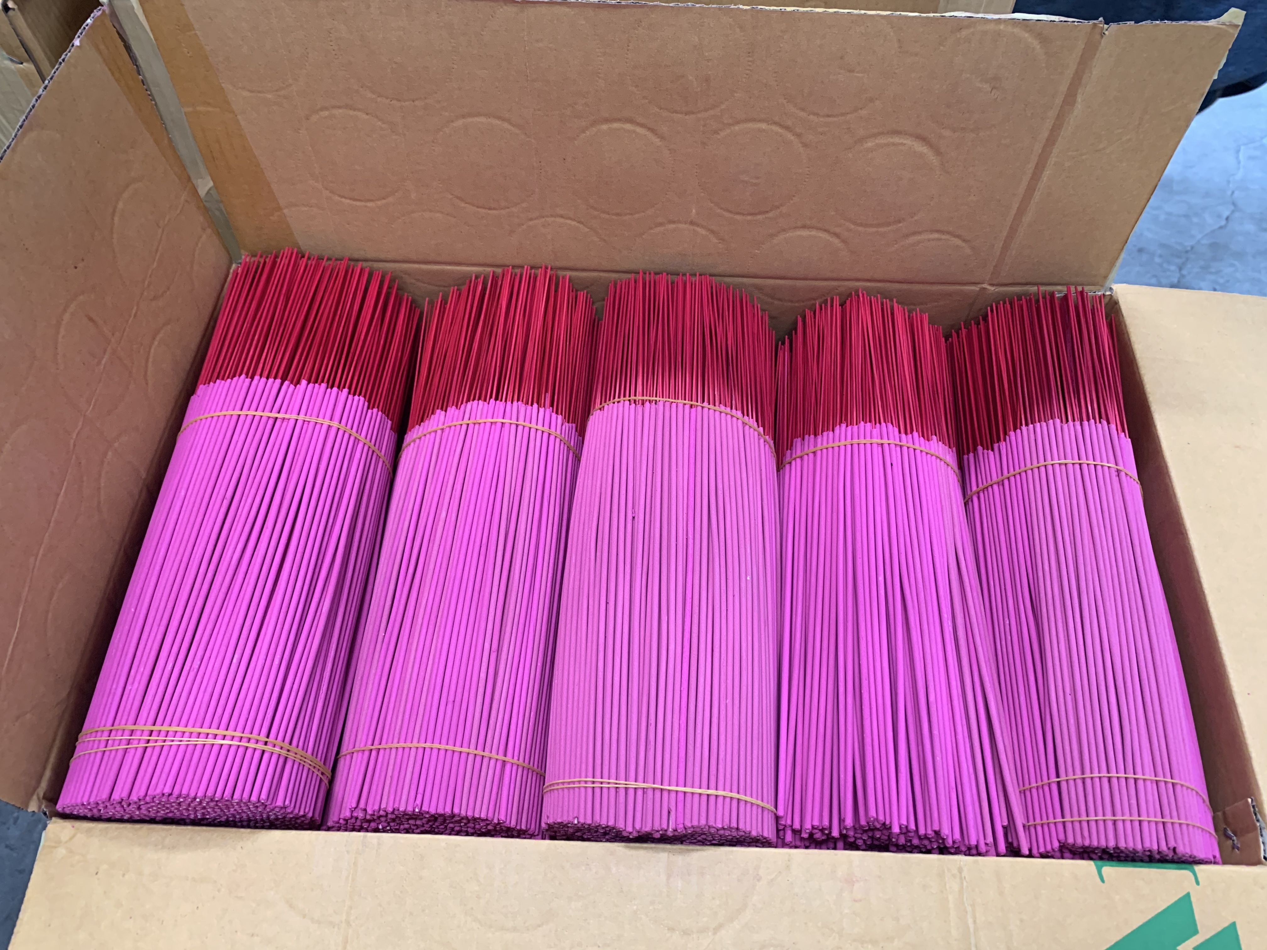 ธูป 32cm สีชมพู ลังละ 25 Kg