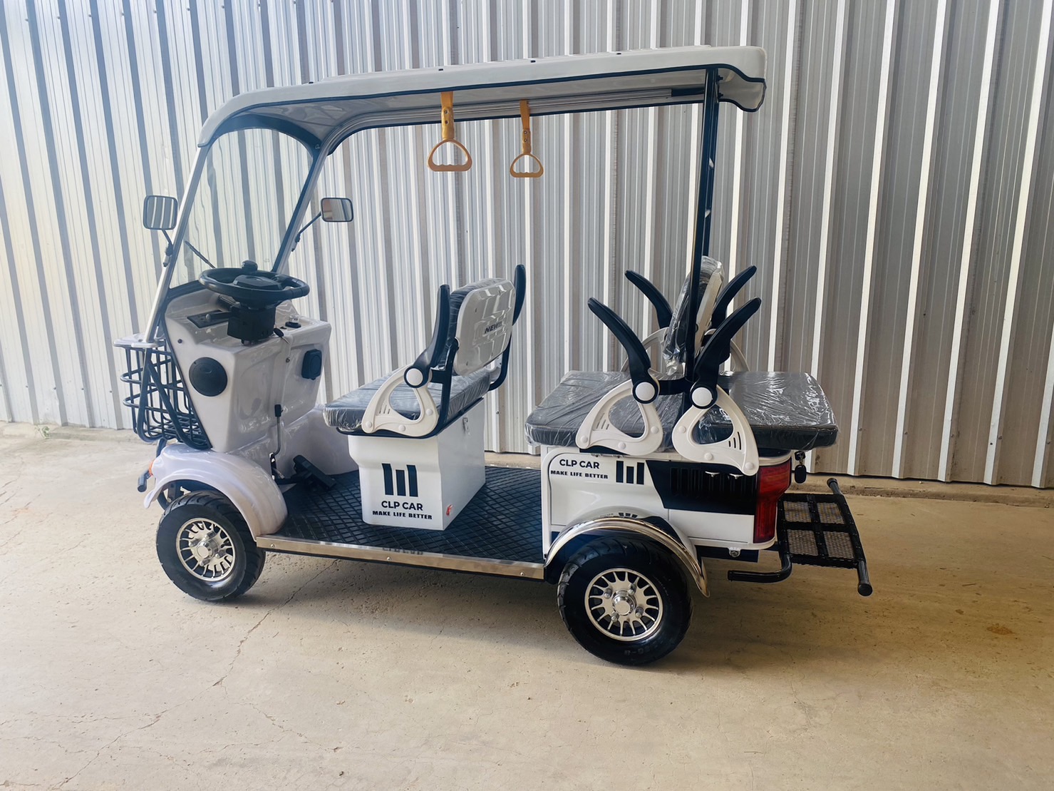 รถกอล์ฟไฟฟ้า 4 ล้อ 6 ที่นั่ง รุ่น M-04T ขับแบบพวงมาลัย