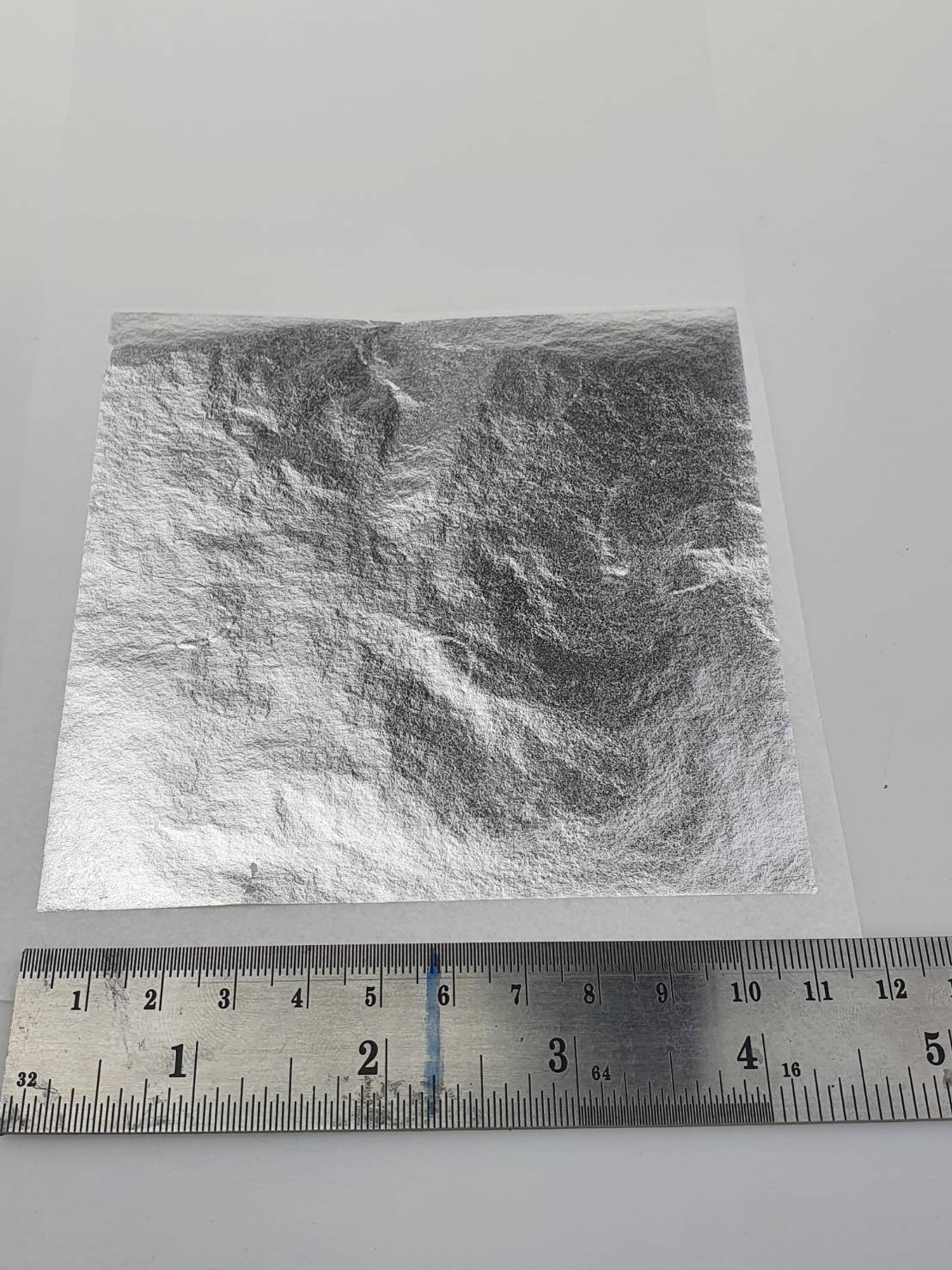 แผ่นเงินเท้ 99.99% และแผ่นทองแท้ 99.99%สำหรับสปา มาร์คหน้าหรือ ตกแต่งอาหาร ขนมหวาน ติดองค์พระ ติดเครื่องประดับ พร้อมส่ง