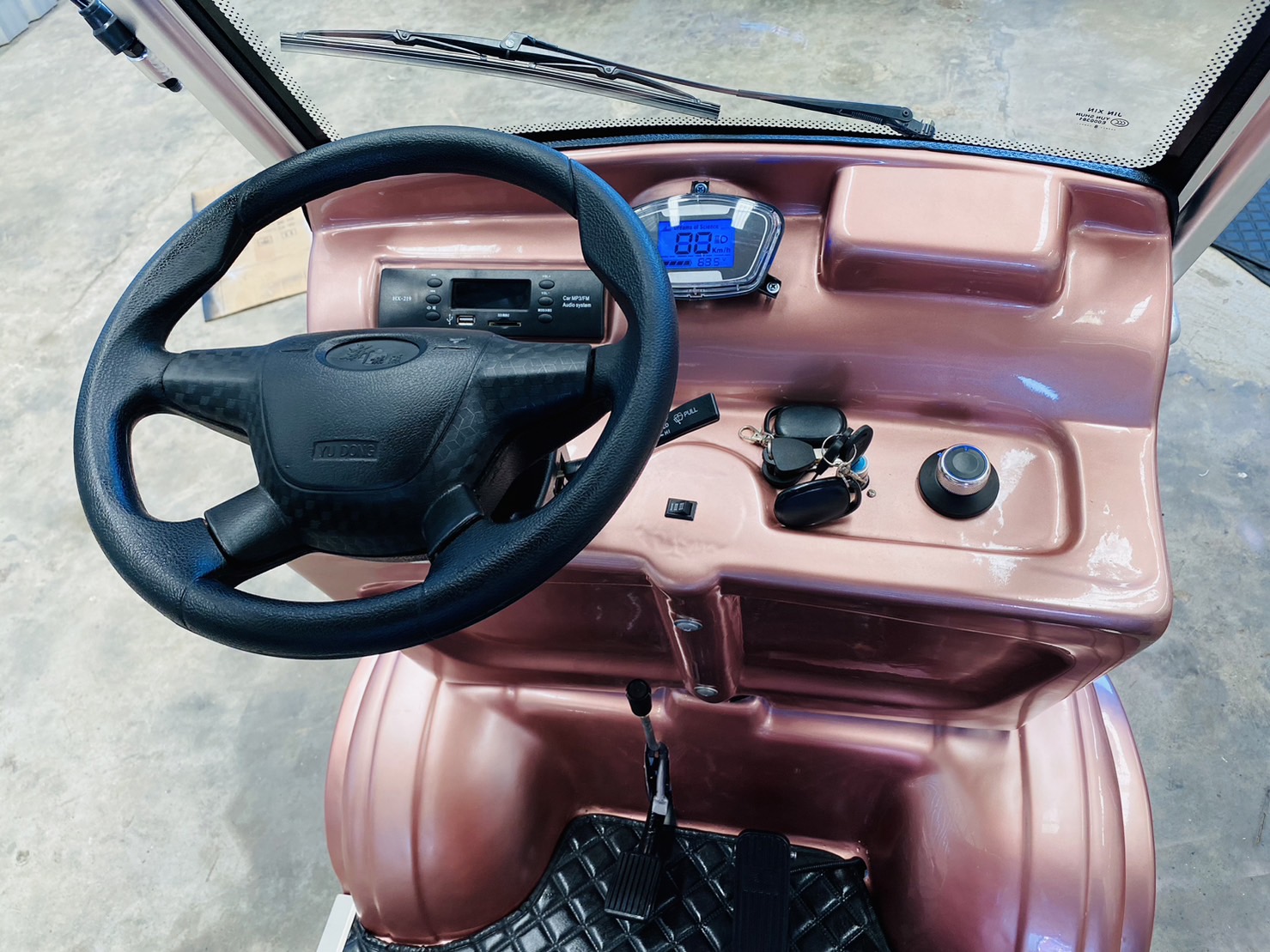 รถกอล์ฟไฟฟ้า 4 ล้อ 4 ที่นั่ง รุ่น M-04 ขับแบบพวงมาลัย