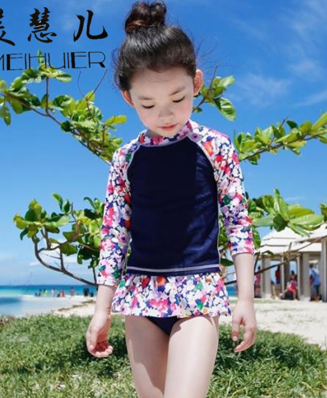 ชุดว่ายน้ำเด็ก พร้อมส่ง :ชุดว่ายน้ำเด็กสีน้ำเงินแขนยาวแต่งลายดอกไม้สีสดใส กระโปรงมีกางเกงด้านใน มีหมวกแบบสวยน่ารักมากๆจ้า:รอบอก26-32นิ้ว เอว24-28นิ้ว สะโพก28-34นิ้วจ้า