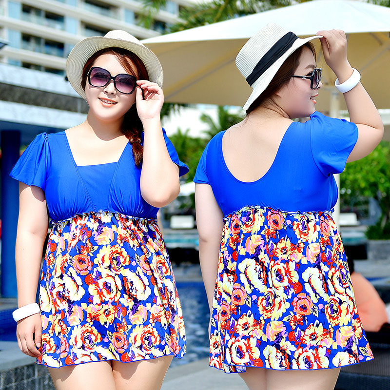 ชุดว่ายน้ำคนอ้วนพร้อมส่ง : ชุดว่ายน้ำคนอ้วนแฟชั่นสีน้ำเงินแต่งลายดอกไม้สีสดใส มีกางเกงขาสั้นใส่ด้านใน น่ารักมากๆจ้า:มี Size 4XL,6XL รายละเอียดไซส์คลิกเลยจ้า