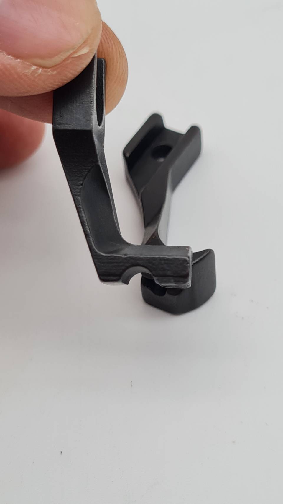 ตีนผีสำหรับจักรเย็บผ้าตีนตะกุย จักรเย็บแบบ แบบร่องเชือก ร่องขนาด 3/16 U31 3/16B ใช้งานเย็บเหยียบบนเส้นเชือกหรือตะเข็บผ้า