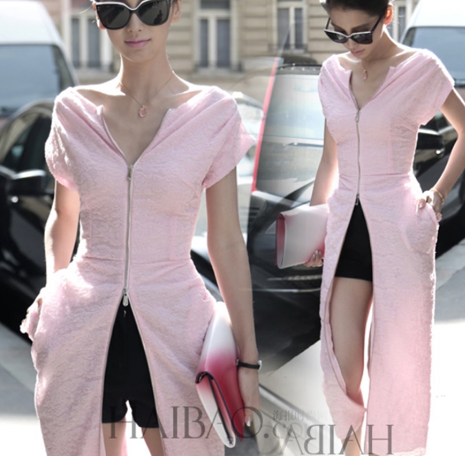 ชุดเดรสแฟชั่นพร้อมส่ง : เดรสสีชมพูแฟชั่นตัวยาว ใส่เป็นคลุมได้ แต่งซิป ใส่ได้ 2 แบบด้านหน้าและหลังเก๋ เก๋ ดีจ้า
