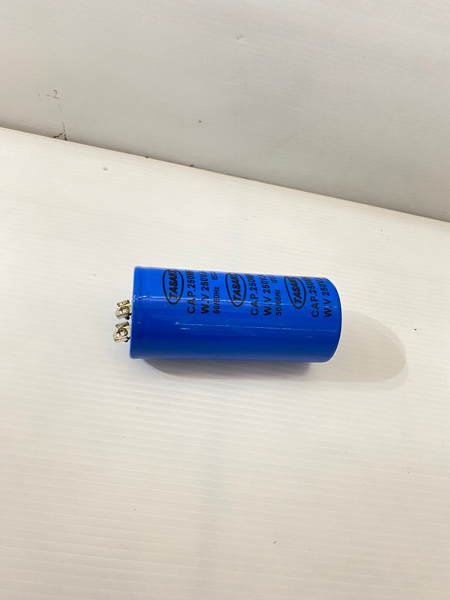 คาปาซิเตอร์ (คอนเดนเซอร์) 250uFx250v. TASANI