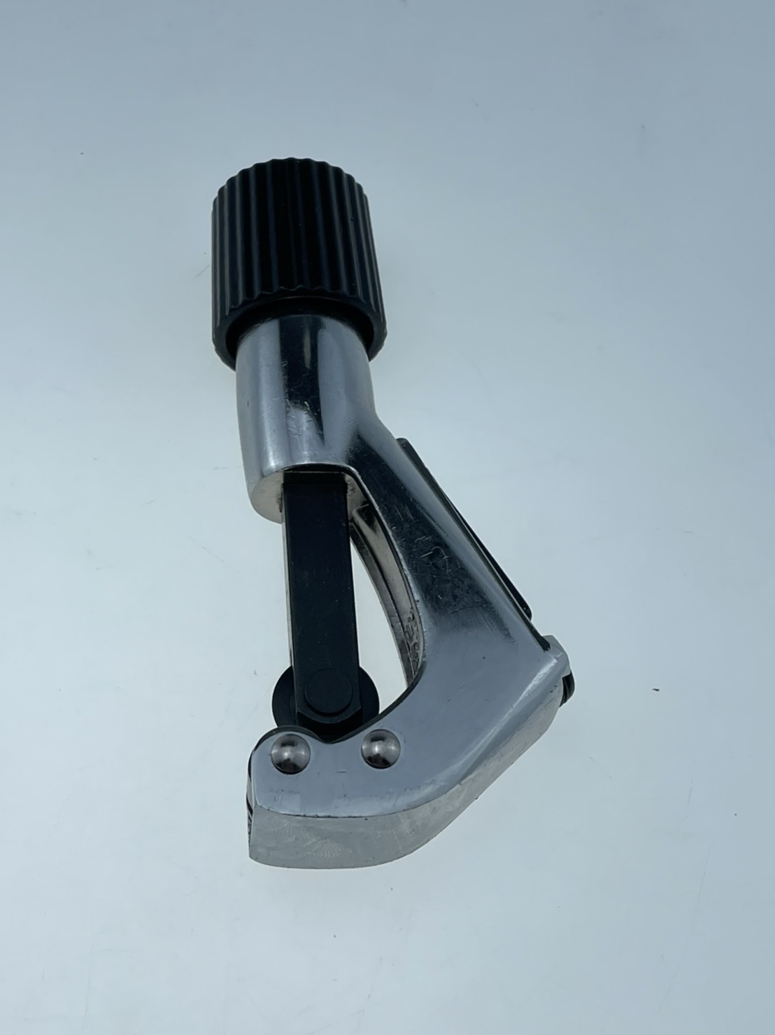 ตัวตัดรางผ้าม่านแบบกลมสำหรับท่อเหล็ก และท่ออลูมิเนียม ใช้งานง่ายไม่ต้องใช้ใบเลื่อย รอยตัดเรียบไม่ฉีกขาด สำหรับร้านผ้าม่านและ ช่างผ้าม่าน