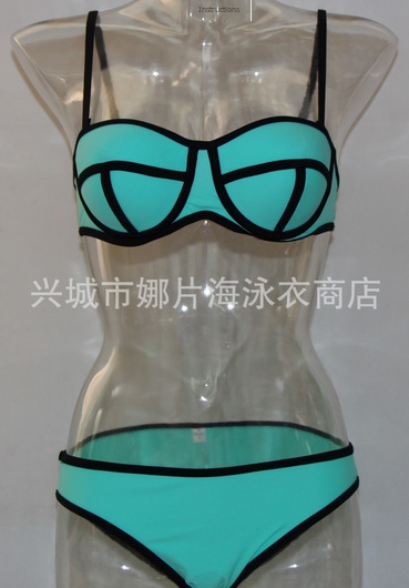 ชุดว่ายน้ำแฟชั่นพร้อมส่ง :ชุดว่ายน้ำแฟชั่นทูพีชสีเขียวน้ำทะเล แต่งลายผ้าตัดขอบดำ สีสดใสน่ารักมากๆจ้า:รอบอก28-32นิ้ว เอว30-34นิ้ว สะโพก32-36 นิ้วจ้า