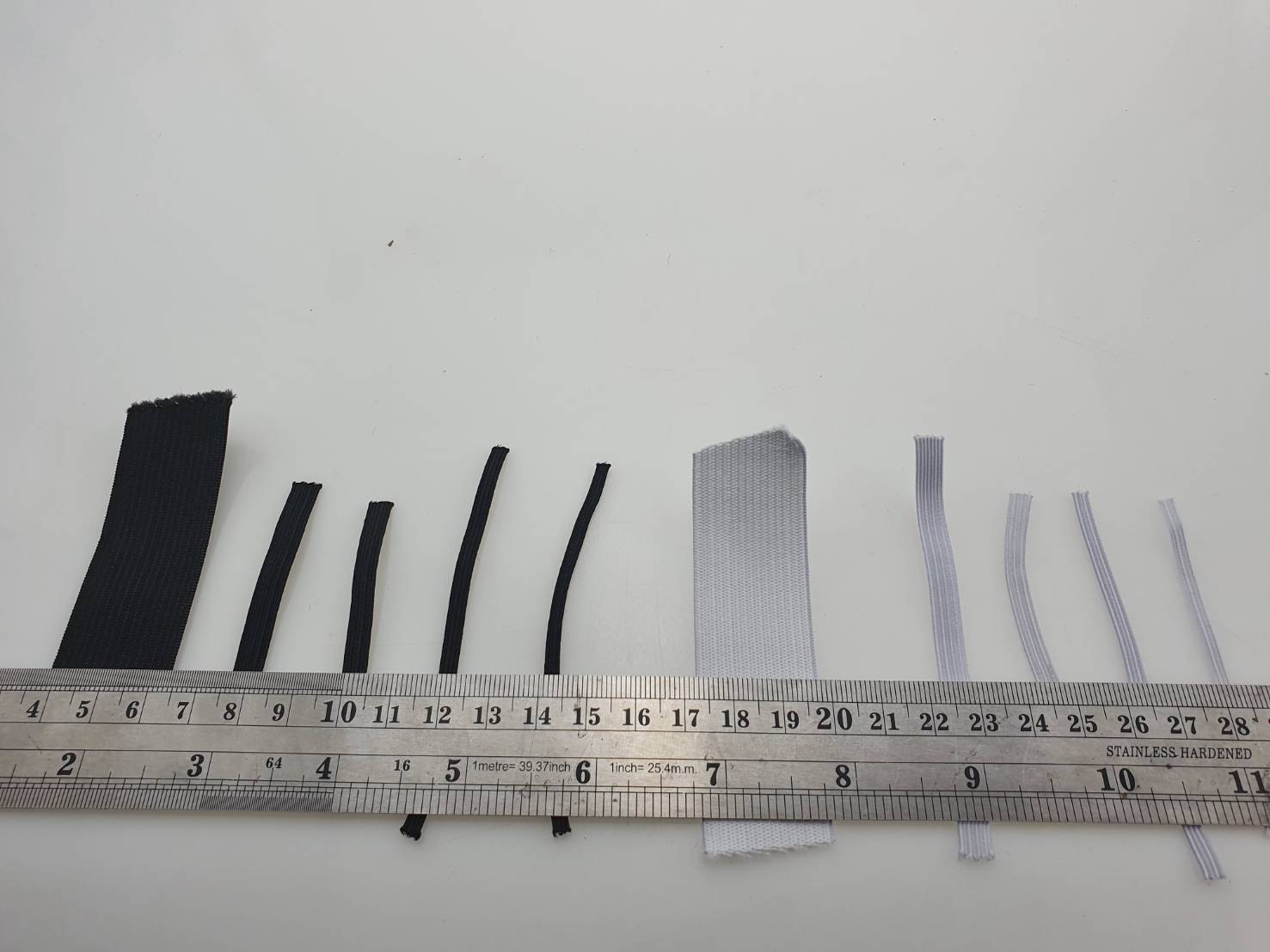 ยางยืดเส้นแบนราคา ยกม้วนมีสีขาวและสีดำราคาโรงงานมีขนาดต่างๆให้เลือกตั้งแต่ 3 มม ถึง 25 มม