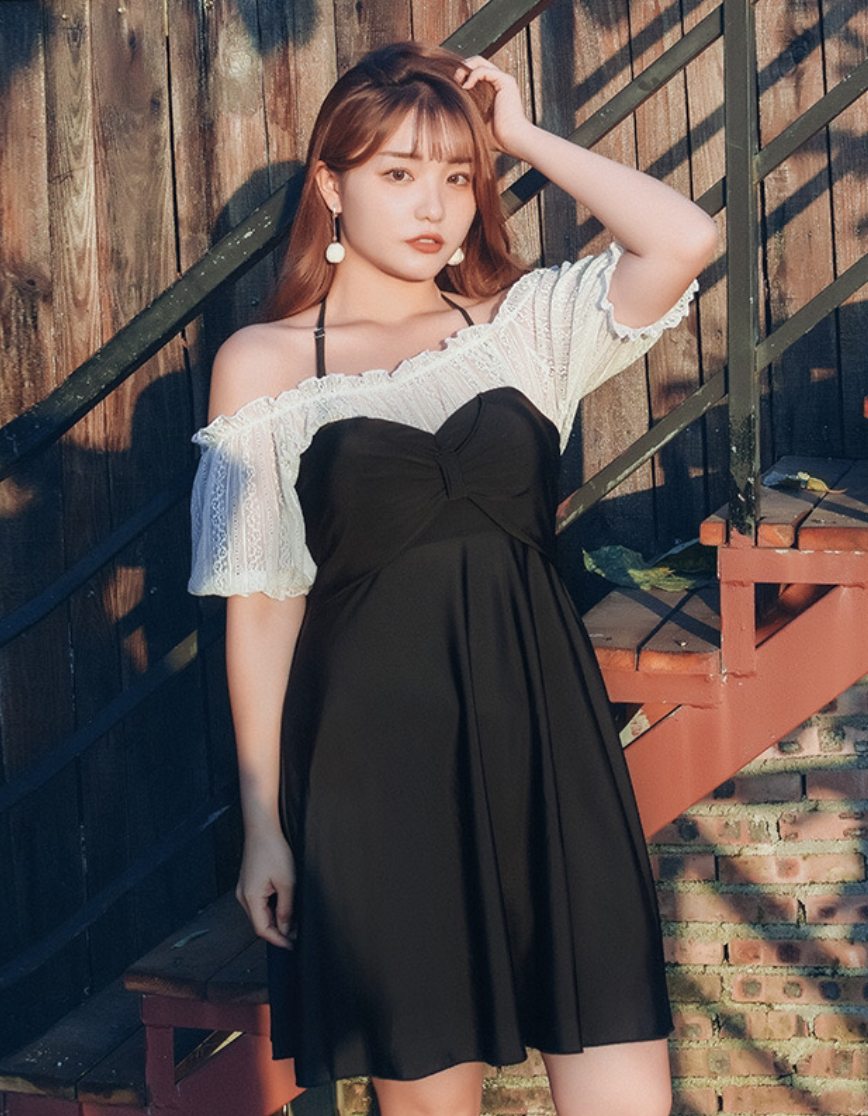 ชุดว่ายน้ำทูพีช คนอ้วน 6xl พร้อมส่ง:ชุดว่ายน้ำไซส์ใหญ่สีดำ ช่วงบนสีขาวแต่งลายลูกไม้แขนตุ๊กตา มีสายคล้องคอปรับได้ แบบสวยน่ารักมากๆจ้า : - รอบอก 40 - 50 นิ้ว - เอว 36 - 48 นิ้ว - สะโพก 42 - 52 นิ้ว