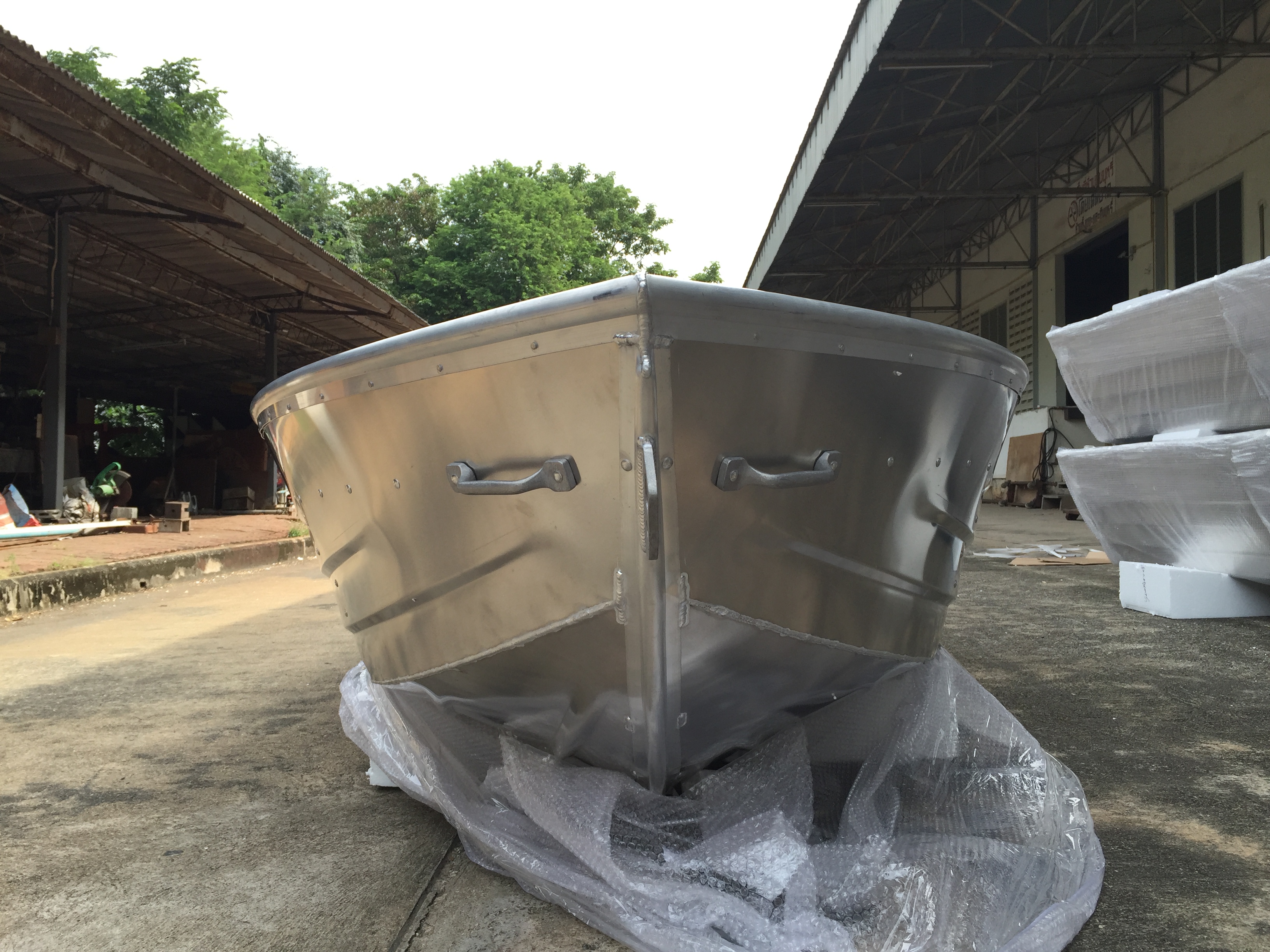 เรือท้องวี รุ่น AV14