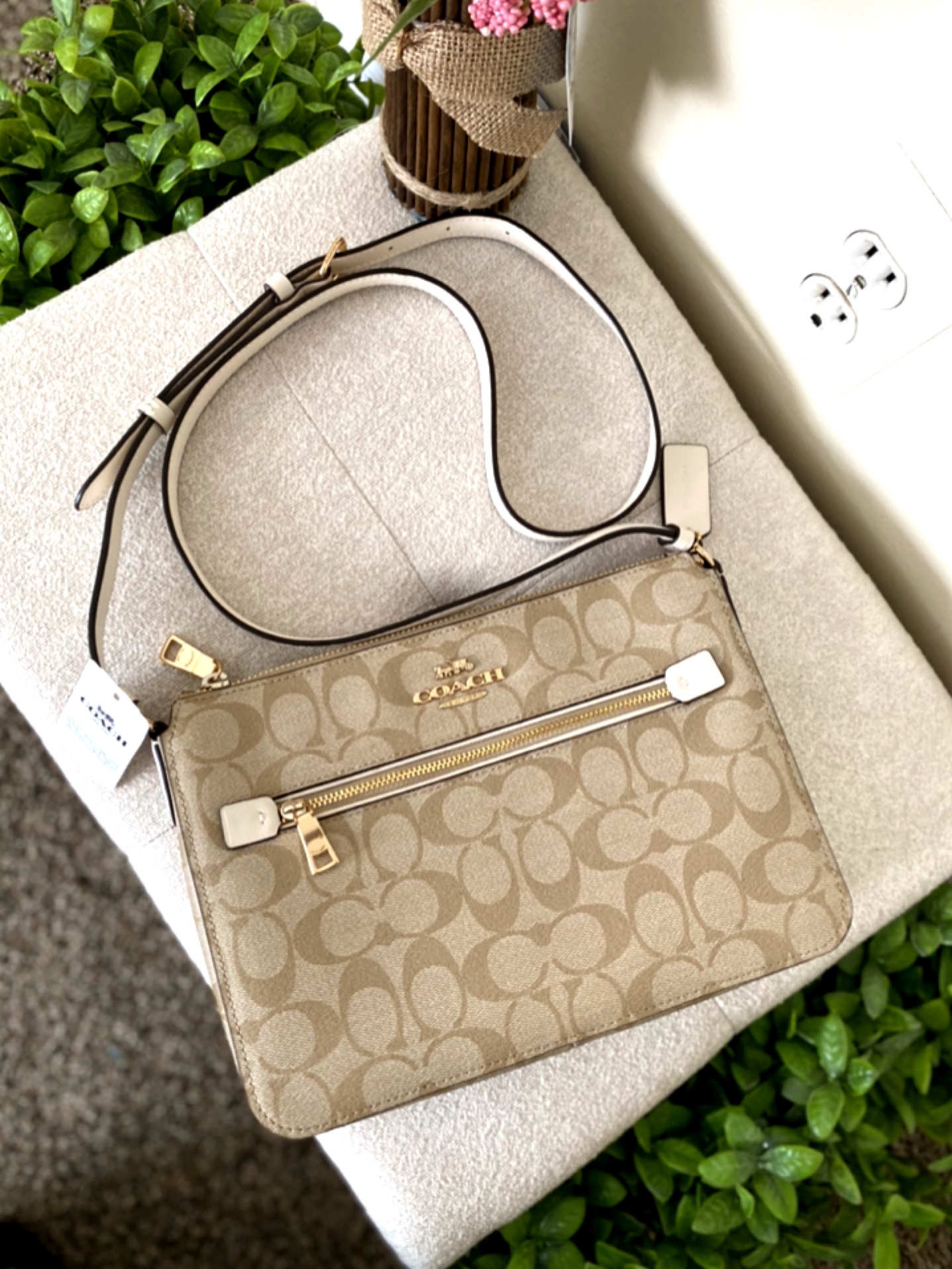 กระเป๋า Coach โค้ช 91013 Signature gllry file bag สีขาว