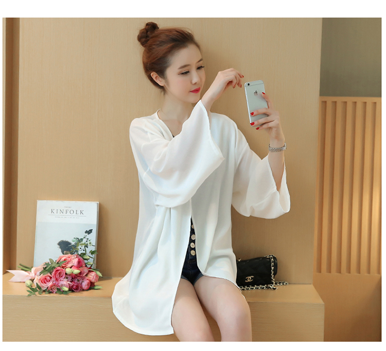 เสื้อคลุมแฟชั่น พร้อมส่ง : เสื้อคลุมสีขาวแบบเรียบๆ สวยมากจ้า