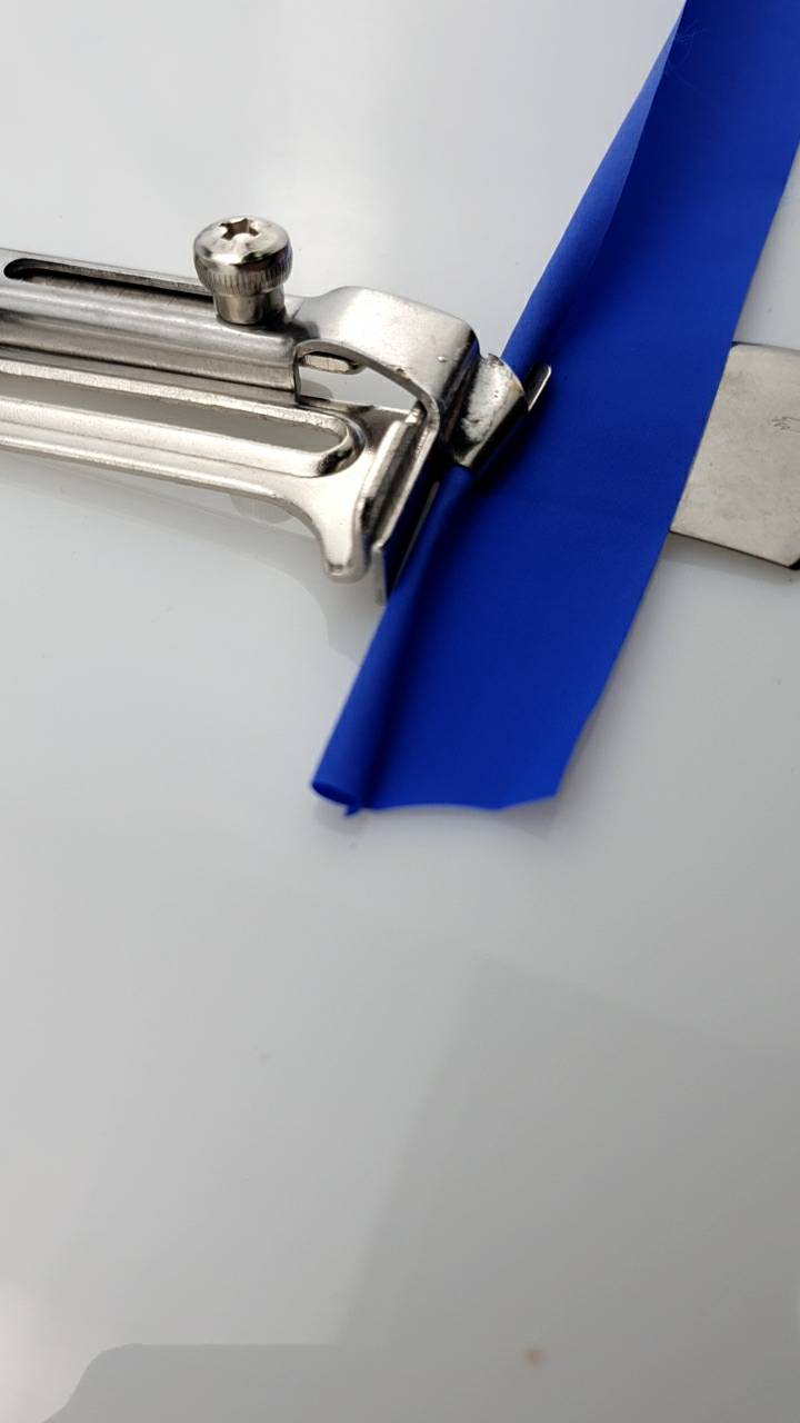 ซองพับชายผ้า แบบอมขอบ ขนาด 1/8 (3.2มิลลิเมตร) ถึง 2 นิ้ว (50 มิลลิเมตร)จักรอุตสาหกรรมเข็มเดี่ยว มีหลายขนาดให้เลือก