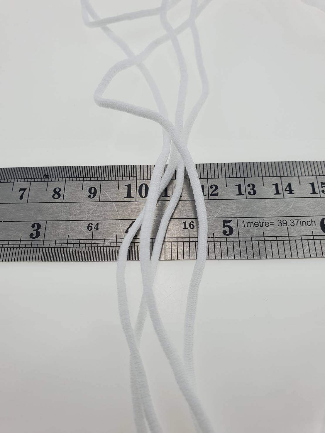 ยางยืดกลมขนาด 3 มิลลิเมตร สีขาว 500กรัมสำหรับงานเย็บเป็นยางทอ กลมเนื้อนิ่มเย็บได้ง่ายไม่ขาด เป็นยางทอแท้ ไม่ใช่ยางแท่งหรือยางพารา สามารถทำสายคล้องได้ ไม่เจ็บหู