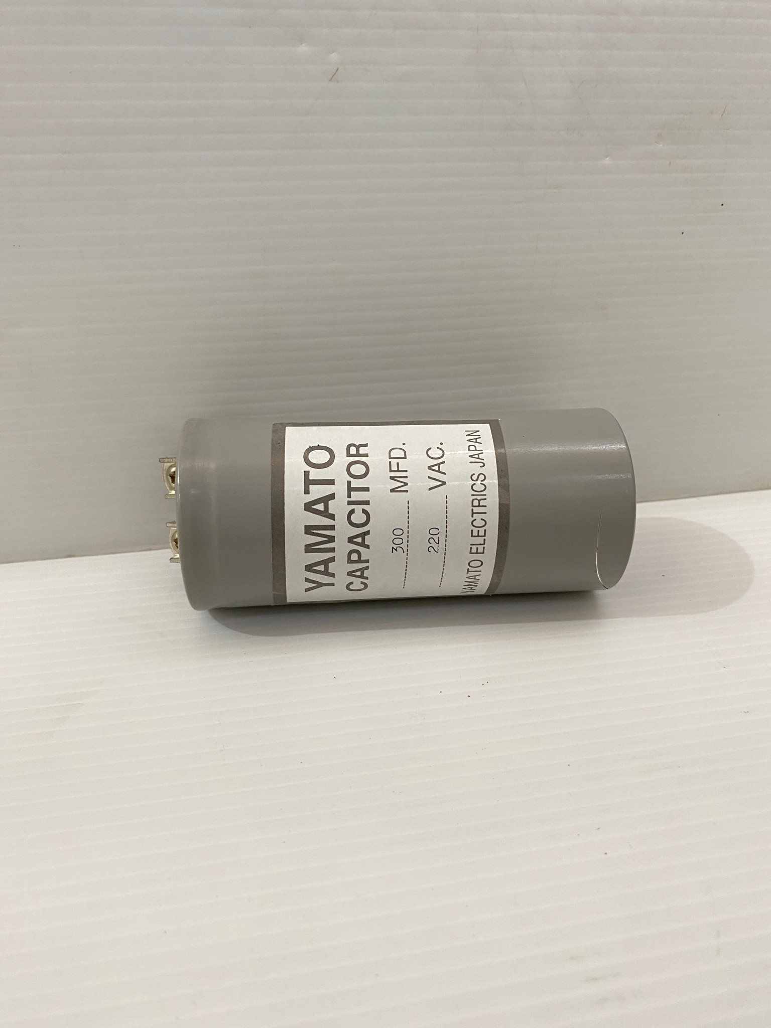 คาปาซิเตอร์ 300uF 220v. (คอนเดนเซอร์) YAMATO
