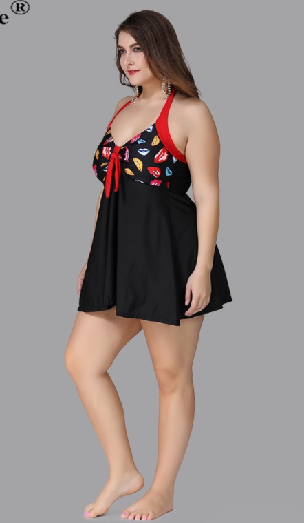 ชุดว่ายน้ำคนอ้วน ทูพีชพร้อมส่ง :ชุดว่ายน้ำไซส์ใหญ่สีดำผูกคอแต่งลายรูปปาก มีกางเกงใส่ด้านในสีสันสดใสแบบเก๋สวยมากๆจ้า.:รอบอก40-52นิ้ว เอว44-52นิ้ว สะโพก44-54นิ้ว