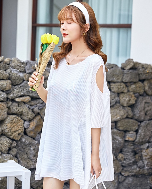 ชุดว่ายน้ำคนอ้วน 5xl พร้อมส่ง :ชุดว่ายน้ำไซส์ใหญ่เที่ยวทะเลสีน้ำตาลแต่งลายใบไม้ มาพร้อมเสื้อคลุมสีขาวเว้าไหล่แบบเก๋ set 3ชิ้น มีบรา กระโปรงติดกางเกงขาสั้นและเสื้อคลุม แบบสวยน่ารักมากๆจ้า : รอบอก36-46 นิ้ว - เอว 32 - 44 นิ้ว - สะโพก 40 - 50 นิ้ว - เสื้อคลุ