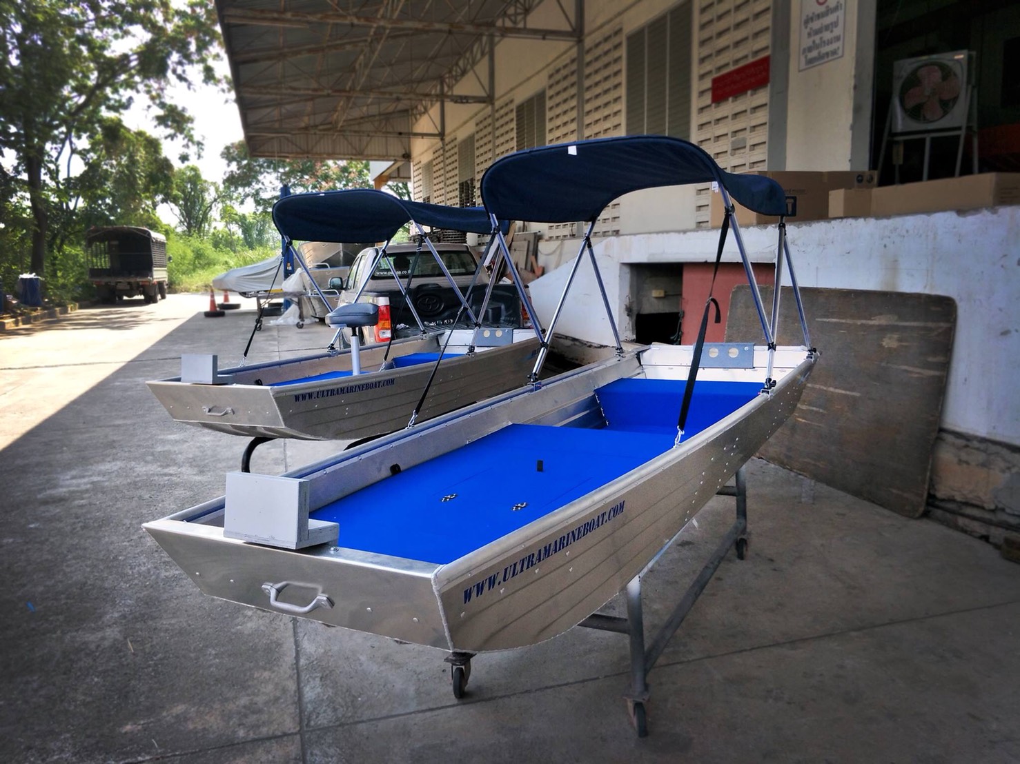 เรือท้องแบน รุ่น AJ12