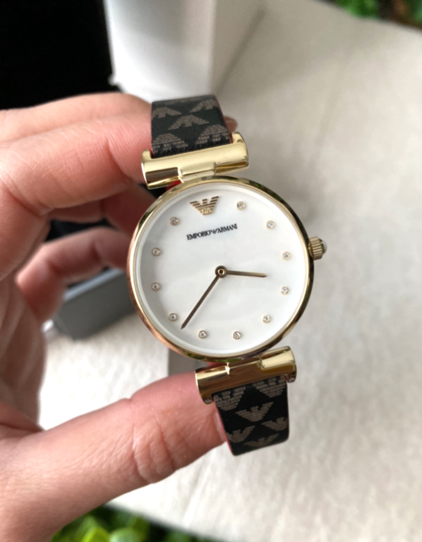นาฬิกา Emporio Armani Quartz Crystal Mother of Pearl Dial Ladies