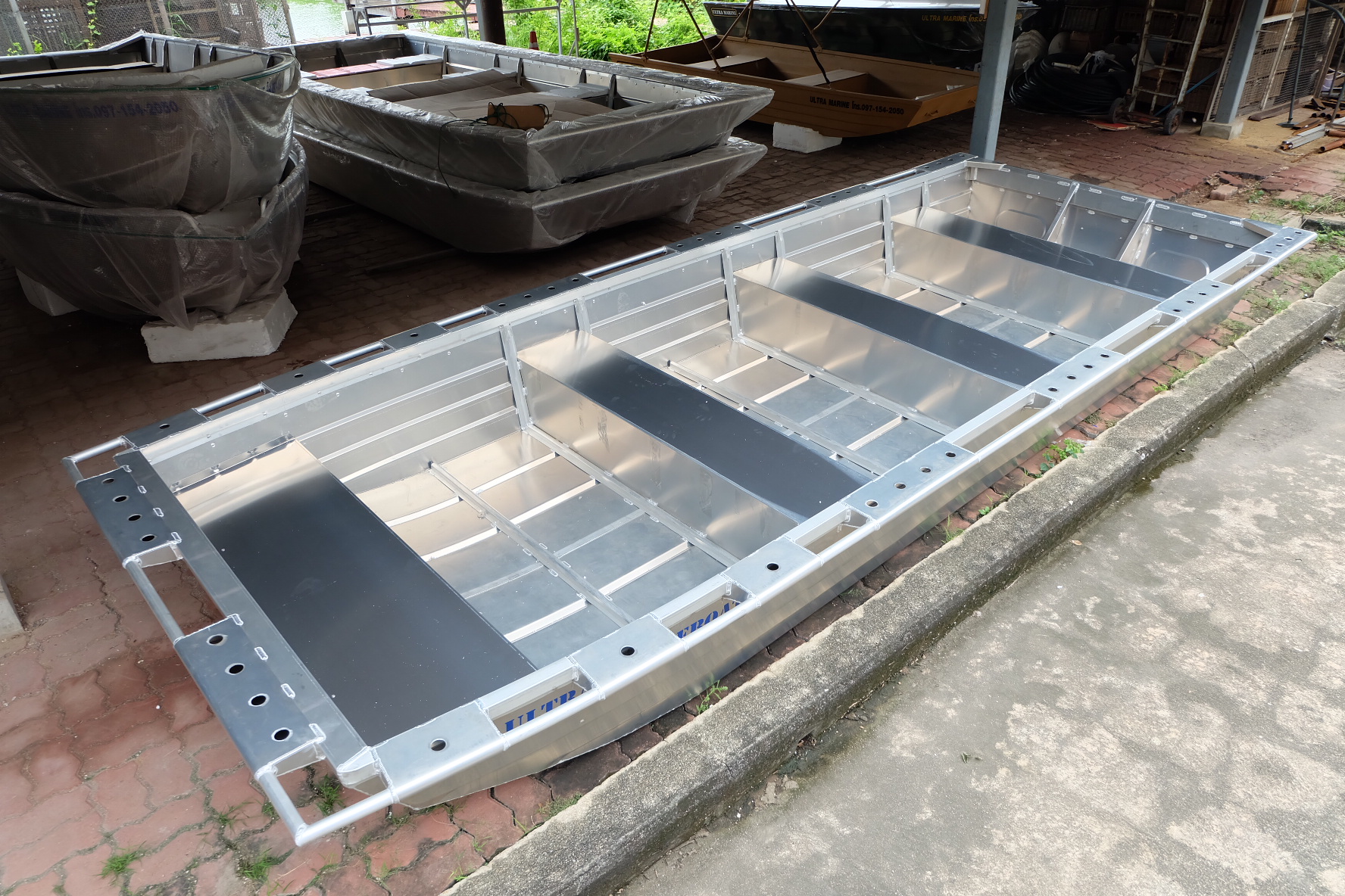 เรือท้องแบนรุ่น AP-AW16 ( ขอบแบน )