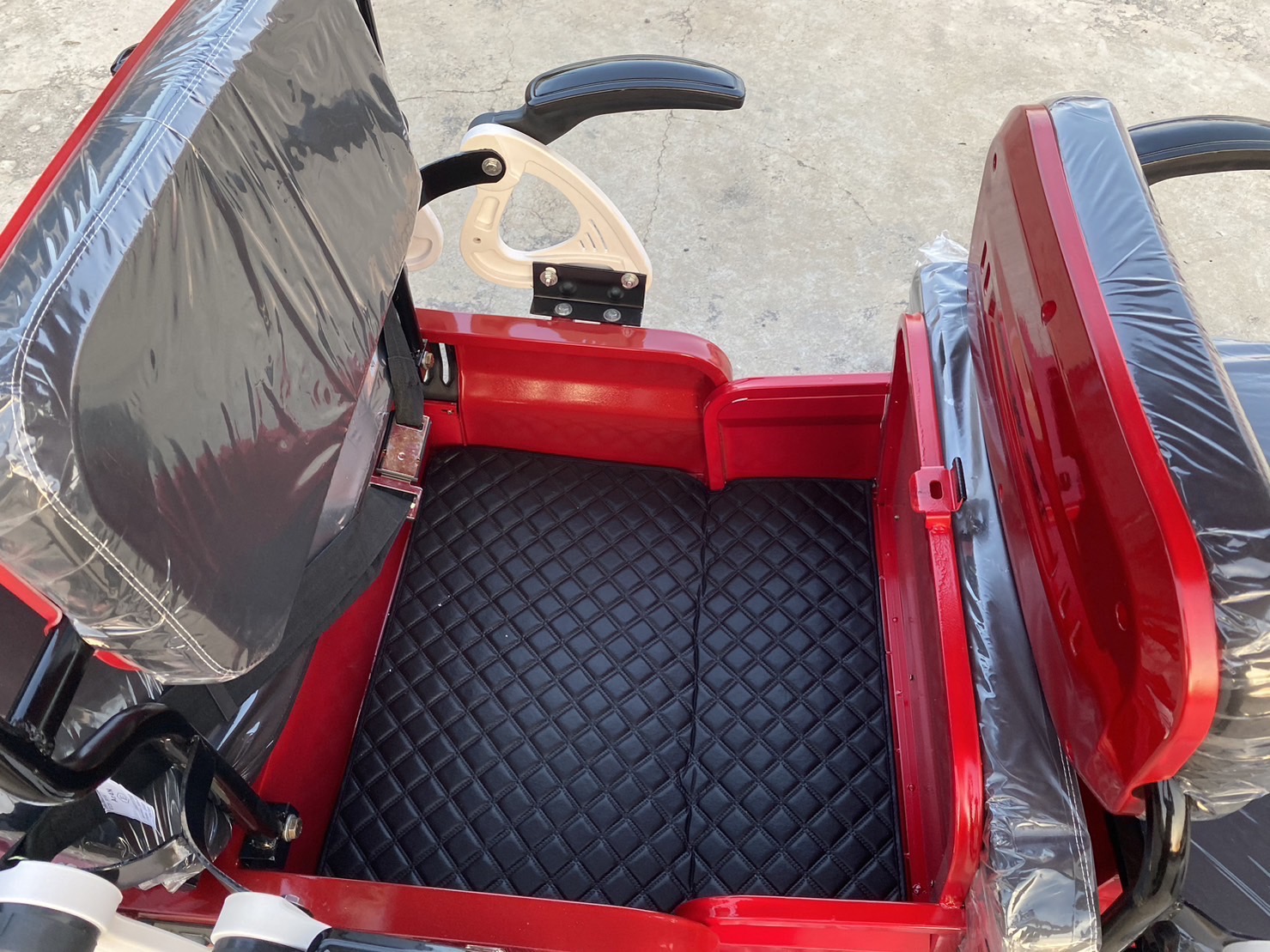 รถไฟฟ้า 4 ล้อ 4-5 ที่นั่ง รุ่น M-01T ยี่ห้อ CLP CAR สีแดง ขับแฮนด์บิด