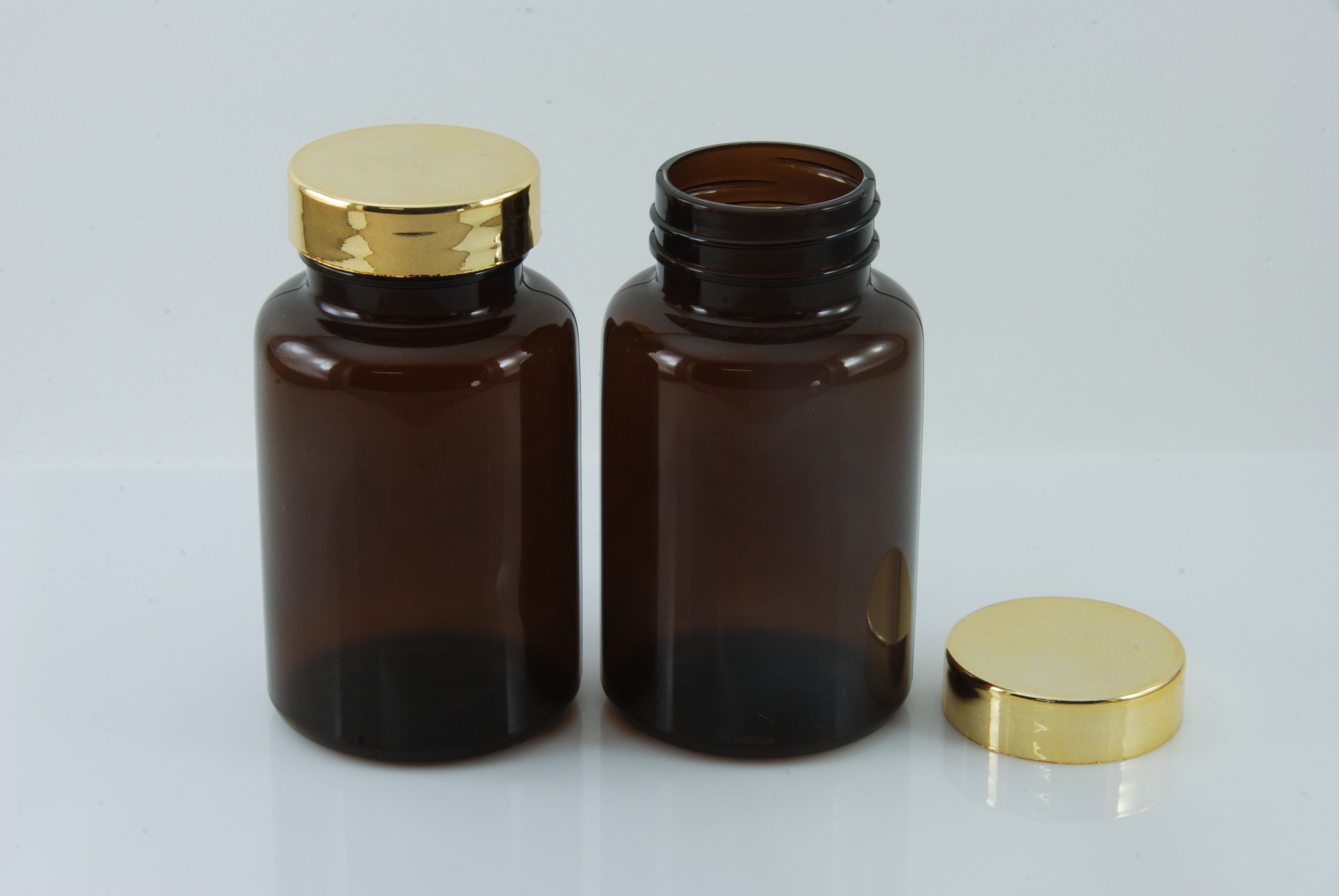 ขวดสาหร่าย 150 กรัม สีชา ฝาทอง แพคละ 20 ใบ