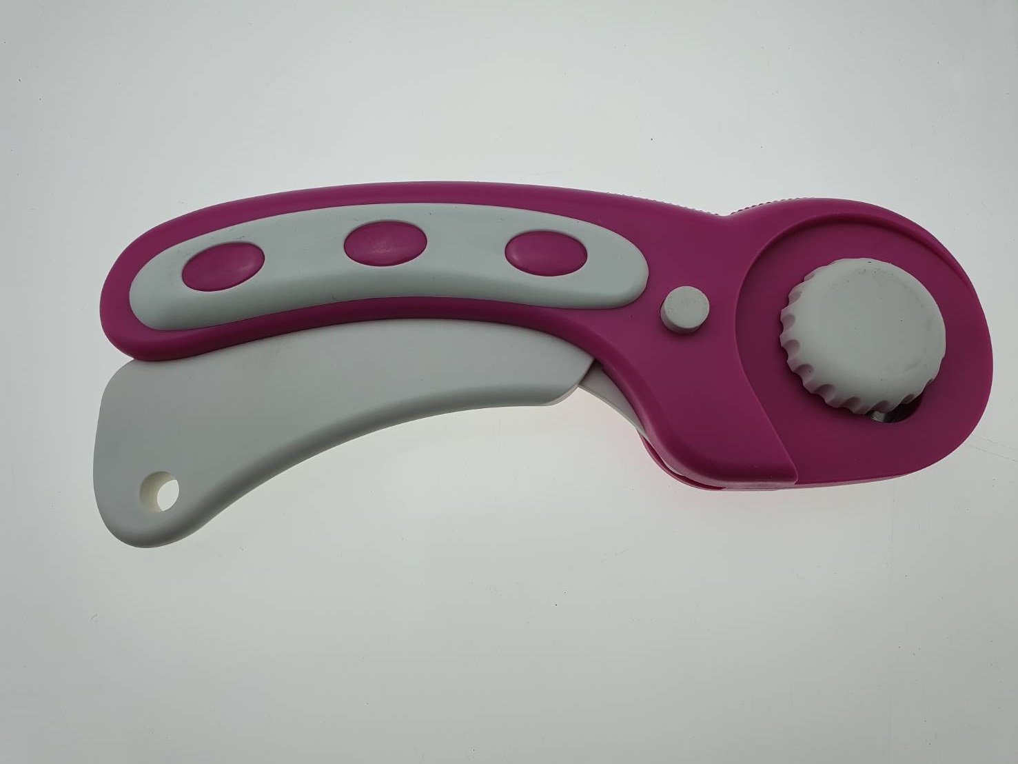 มีด โลตารี่กลมสำหรับตัดผ้าขนาด 45 มิลลิเมตร ใบสามารถถอดเปลี่ยนได้ ใช้งานง่ายใช้ตัดผ้าบนแผ่นรองตัด