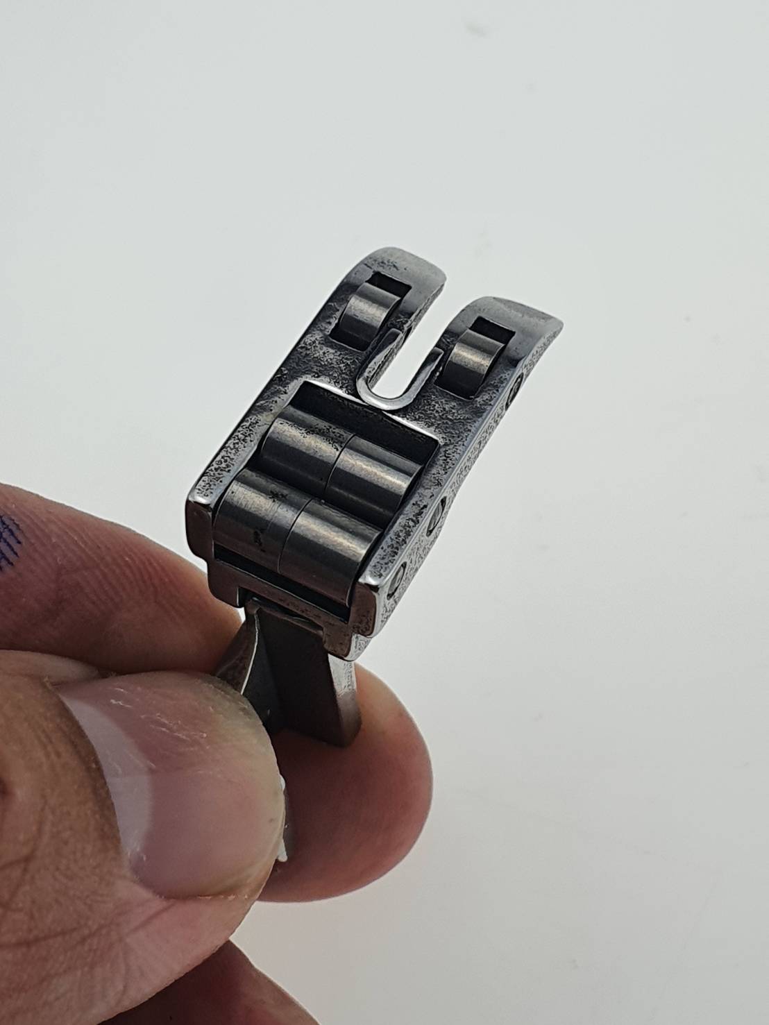 ตีนผีลูกล้อ SPK-3 สำหรับจักรอุตสาหกรรมเข็มเดี่ยว สำหรับเย็บงาน ผ้าหนา งานผ้าใบ งานผ้าม่าน งานเย็บหนังต่าง ๆ ช่วยทำให้เย็บงานลื่น