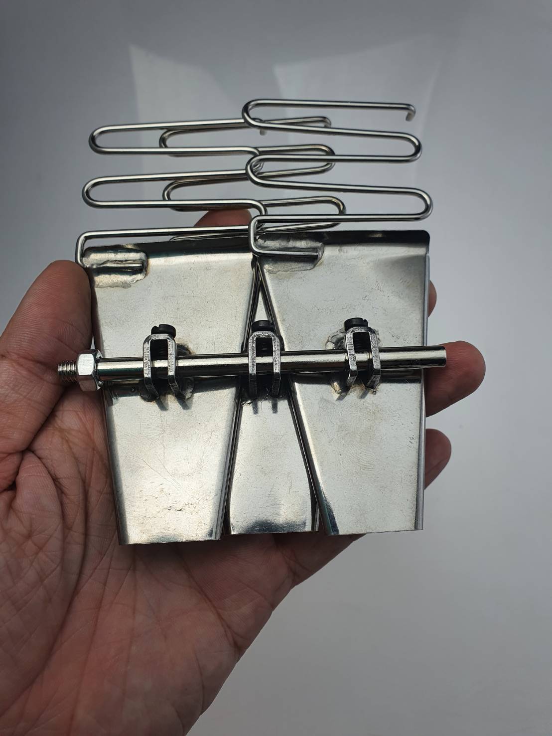 ซองกุ้นแถบผ้า ซองเย็บแถบ ซองกุ๊นแถบ สำหรับจักรดึงยาง จำนวน 3 แถบสามารถปรับความห่างของแถบได้ ใช้งานกับจักรหลายเข็ม