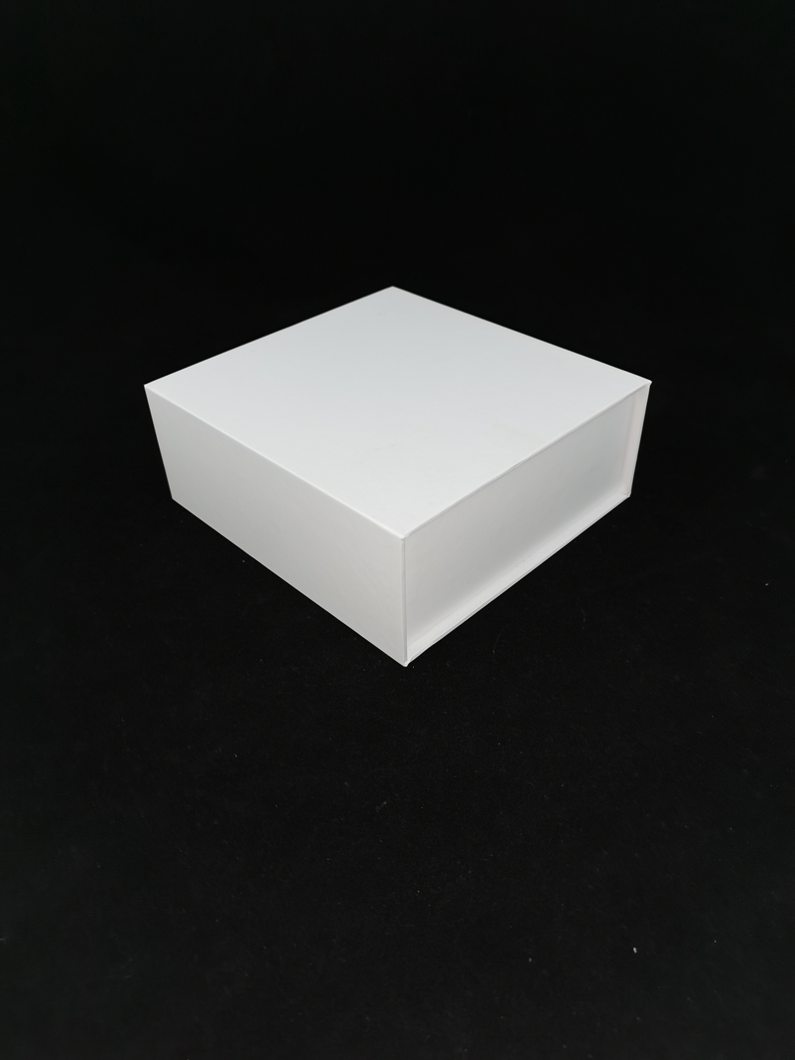 RD901AWH1 กล่องจั่วปัง ทรงฝาเปิดแม่เหล็ก ขนาด 15 x 15 x 5.5 ซม. (ฐานยื่น 0.5 ซม.)