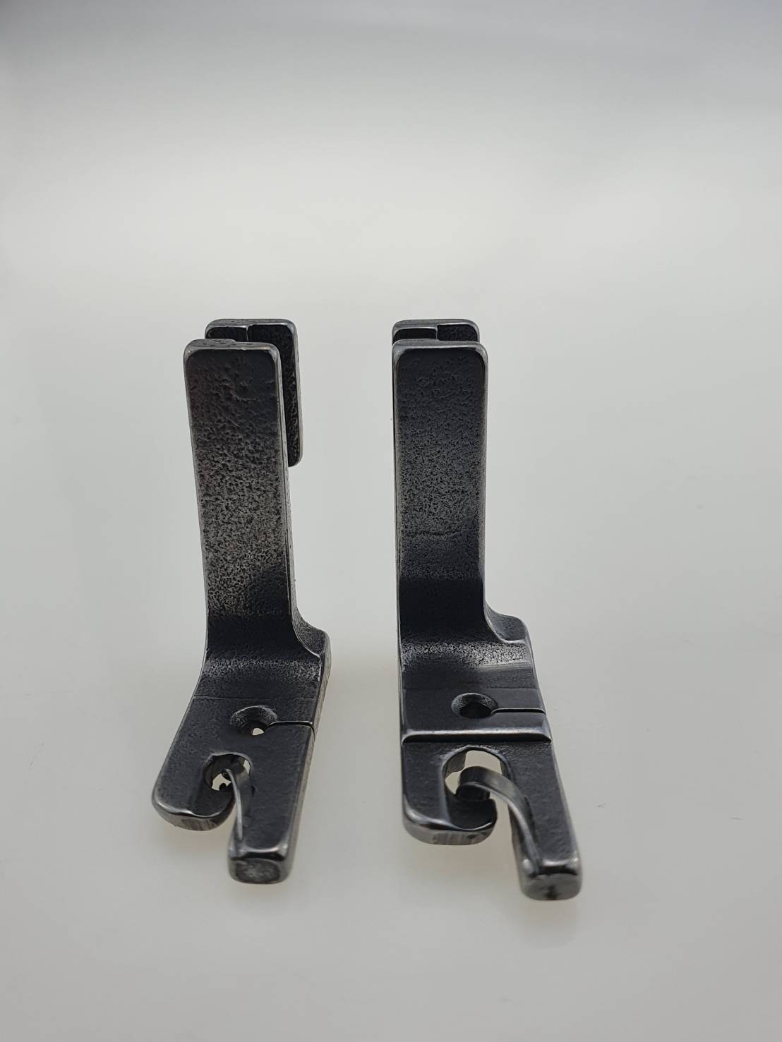 ตีนผีม้วนริม (ของแท้) ใช้สำหรับงานม้วนต่างๆ วัสดุแข็งแรง ทนทาน