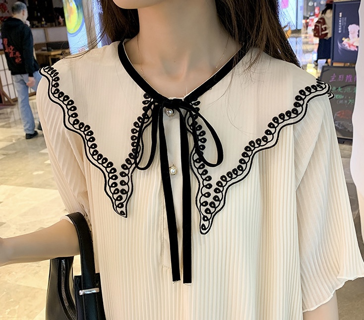 เดรสคลุมท้องแฟชั่น สุดน่ารัก ผ้าชีฟองอัดพรีททั้งชุด ปกคอแต่งด้วยลูกไม้ มีเชือกผูกเพิ่มความเก๋ มีซับใน M L XL XXL