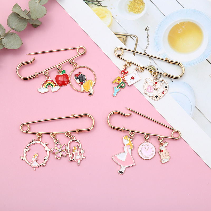 เข็มกลัดติดชุด ติดเพื่อความสวย หรือติดเพื่อความเชื่อสวยลงตัว เซตแฟนตาซี V.2