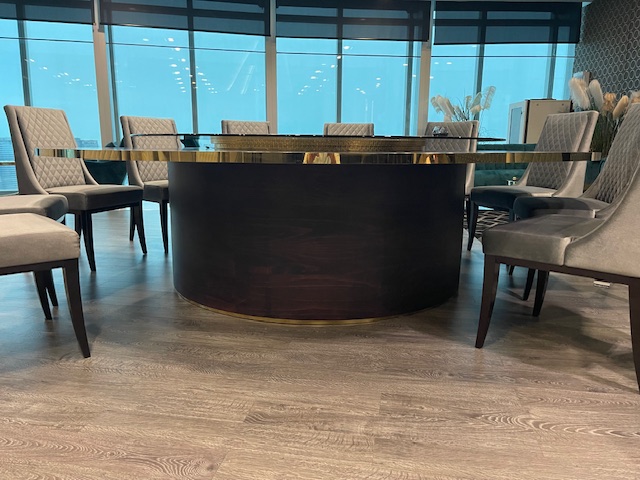 Trp. โต๊ะกลม ขอบคิ้วทอง ขนาด 280 ซม.พร้อมชุดจานหมุนอาหาร กระจกกรม 200 ซม.ฐานรองหมุนไฟฟ้าถ่านชาร์ทรีโมท 1 ชุด