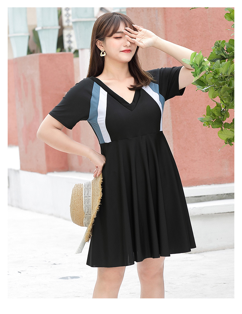 ชุดว่ายน้ำไซส์ใหญ่ 7xlพร้อมส่ง :ชุดว่ายน้ำคนอ้วนสีดำแต่งลายทางสีขาวเทา มาพร้อมกางเกงขาสั้นแบบสวย น่ารักมากๆจ้า : - รอบอก 42-54นิ้ว - เอว 38-52นิ้ว - สะโพก 42-56 นิ้ว