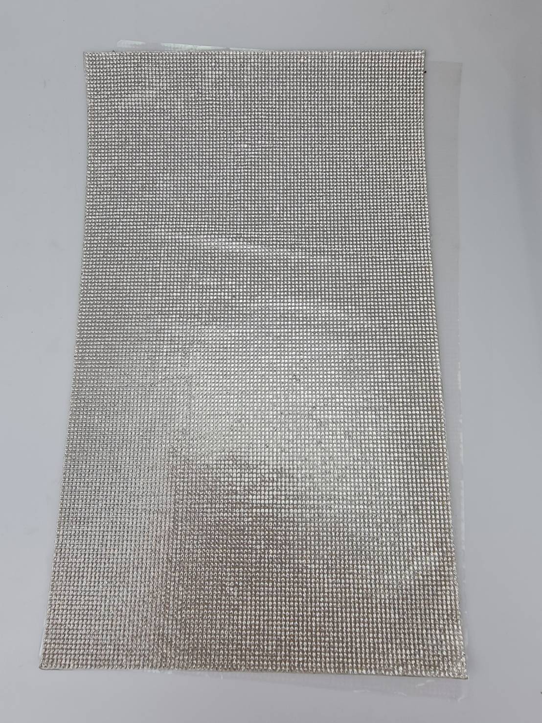 เพชรแผ่นรีดร้อน(hot Fix) ขนาด 39x23 เซนติเมตรสีขาวขนาดเพชร SS8 (2.4 มิลลิเมตร)สีขาวใส เนื้อคริสตัลแท้ ใช้งานประดับและตกแต่งสามารถตัดได้ด้วยมีด