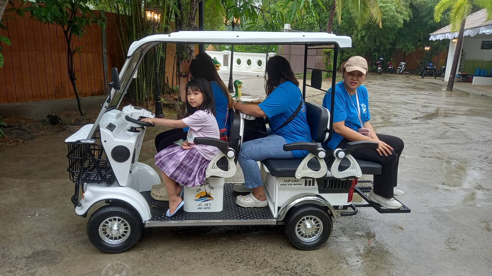 รถไฟฟ้า 4 ล้อ 6 ที่นั่ง (คนไซส์ใหญ่) รุ่น M-01ฺB BIG PLUS ยี่ห้อ CLP CAR ขับแฮนด์บิด