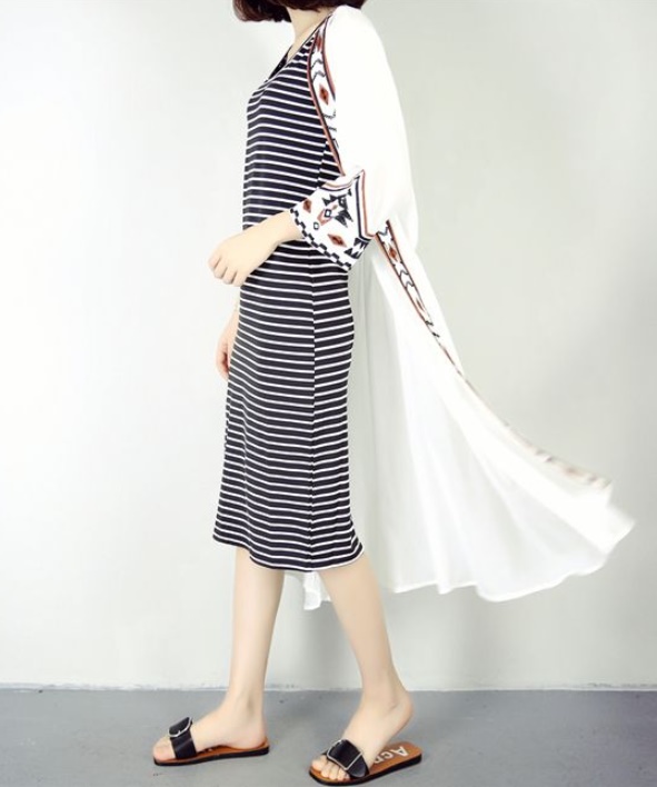 เสื้อคลุมแฟชั่น พร้อมส่ง : เสื้อคลุมสีขาวแต่งขอบลายโบฮีเมียน แบบเก๋มากจ้า