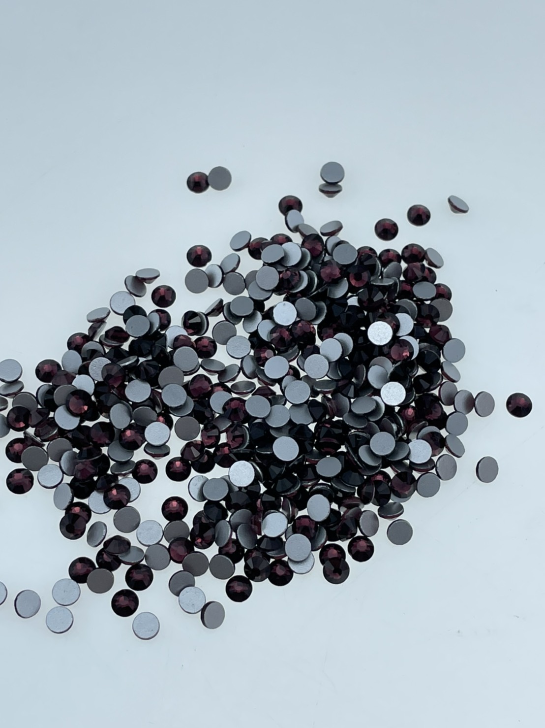เพชรคริสตัลก้นตัด ขนาด SS12 (3.2มิลลิเมตร ) จำนวน 1440 เม็ดใช้งานง่ายเหมาะกับงาน DIYเสื้อผ้าต่างๆ