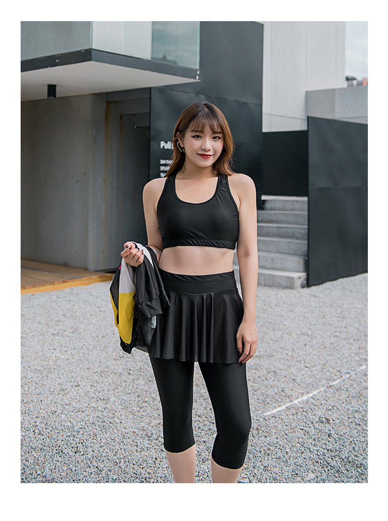 ชุดว่ายน้ำคนอ้วน ไซส์ใหญ่ 6xl พร้อมส่ง:ชุดว่ายน้ำสีดำแต่งลายกราฟฟิก set 3 ชิ้น มีบรา กางเกงติดกระโปรงและเสื้อคลุมแขนยาว แบบน่ารักมากๆจ้า :ขนาด -รอบอก 42 - 52 นิ้ว- เอว 34 - 44 นิ้ว - สะโพก 42 - 54 นิ้ว - เสื้อคลุมกว้าง 52 นิ้ว