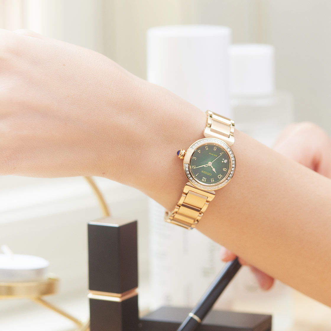 Citizen EM1123-62X นาฬิกาผู้หญิง Citizen L Mae Diamond: 40 Pcs Women's Watch