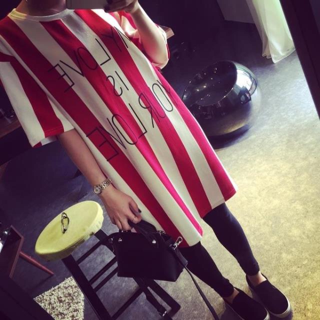 ((พร้อมส่ง)) เสื้อผ้าแฟชั่นผู้หญิง : เสื้อสีแดงยาวลายทางสีขาว น่ารัก น่ารักจ้า