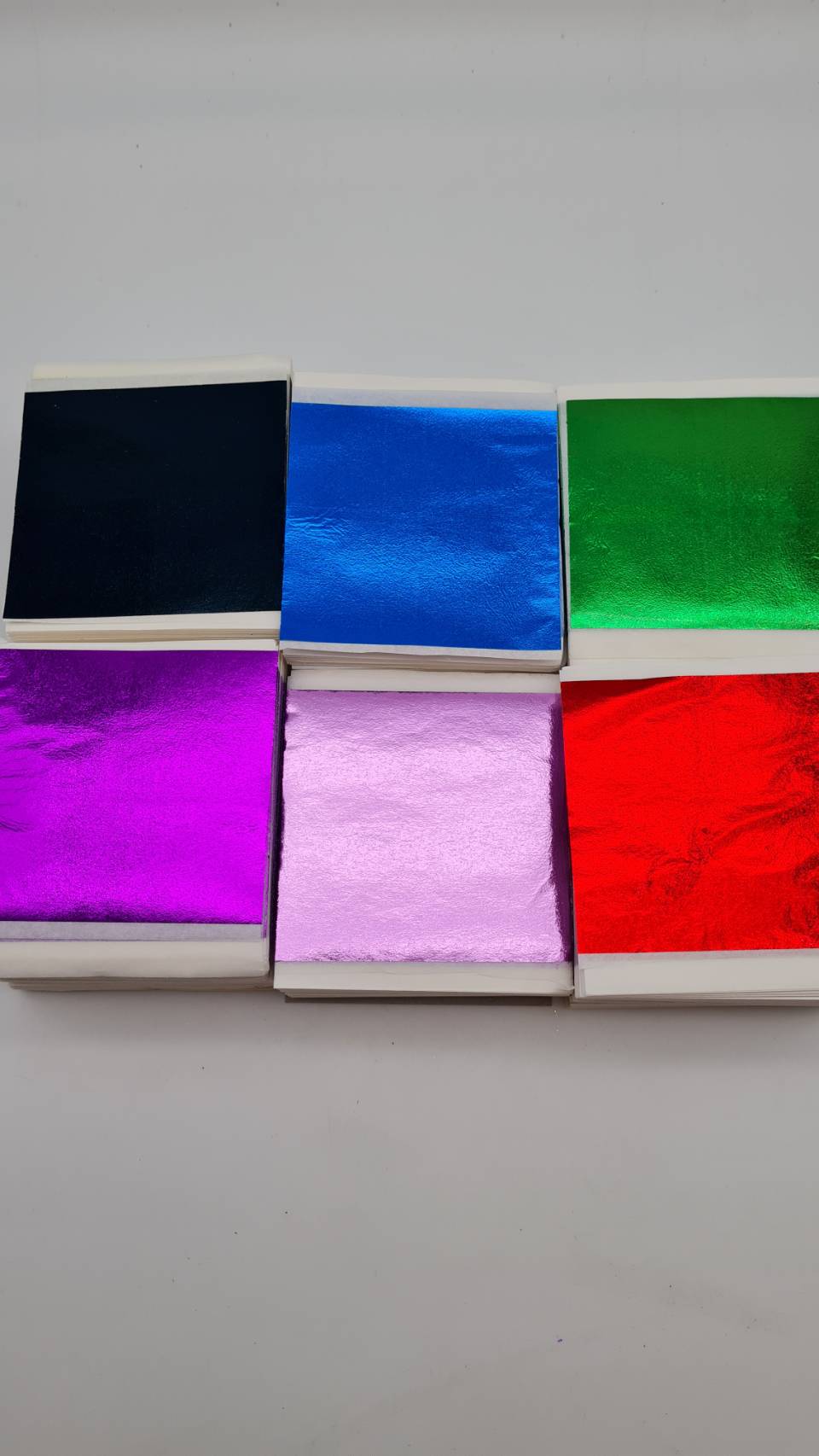 แผ่นทองวิทยาศาสตร์ขนาด 8x8เซนติเมตร แผ่นเปลวสีวิทยาศาสตร์ สำหรับงานประดับพื้นผิวใช้ได้กับกาวปิดทองและสีเฟรก เนื้อเปลวนิ่ม ใช้งานง่าย