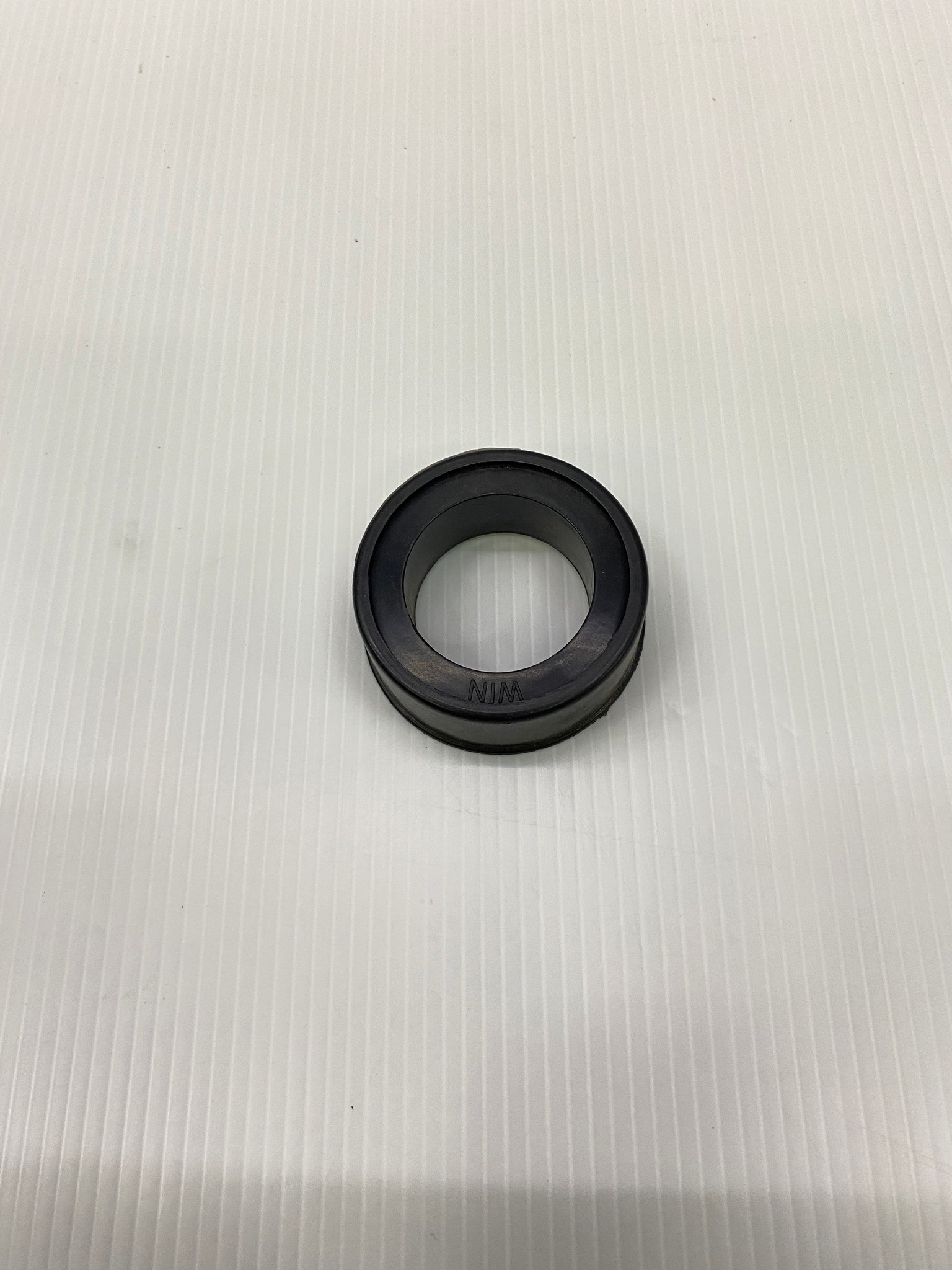 เทปพันเกลัยว 5m.x16mm. ตลับดำ ตรา Win