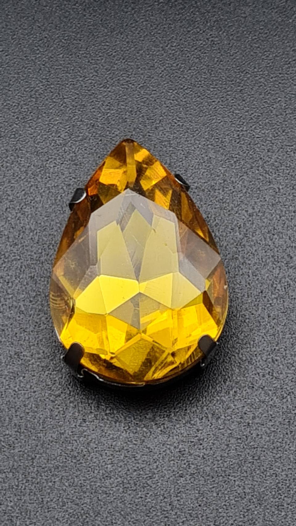 คริสตัลทรงหยดน้ำ คริสตัลทรงไข่ คริสตัลสีเหลี่ยม ขนาดต่างๆสำหรับงานเครื่องประดับตกแต่งและประดับองค์พระ