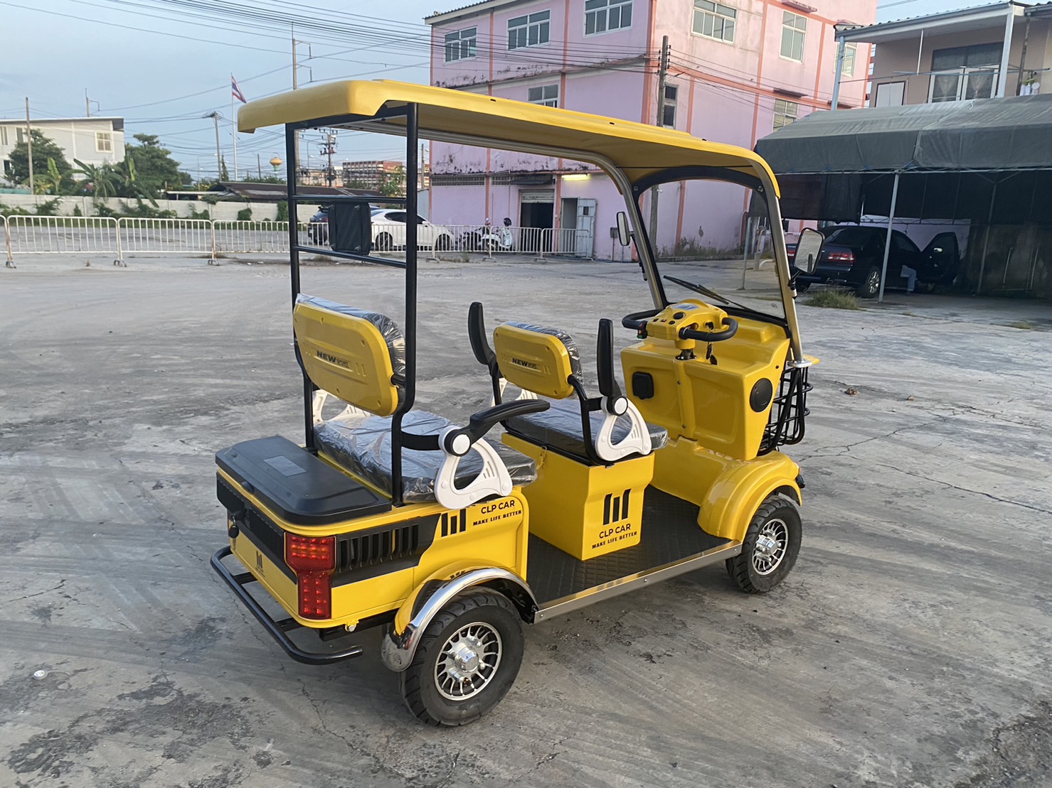 รถไฟฟ้า 4 ล้อ 3 ที่นั่ง รุ่น M-01 ยี่ห้อ CLP CAR สีเหลือง ขับแฮนด์บิด