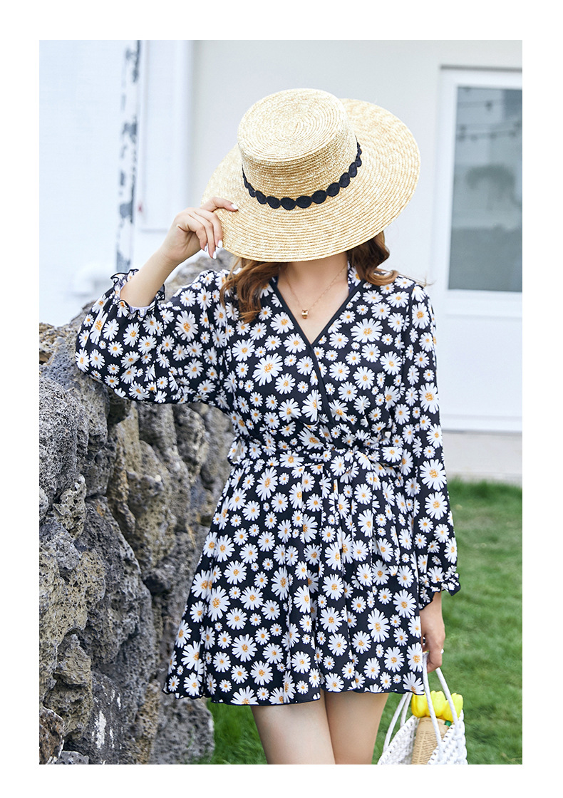 ชุดว่ายน้ำไซส์ใหญ่ 5xlพร้อมส่ง :ชุดว่ายน้ำคนอ้วนเที่ยวทะเลสีดำแต่งลายดอกไม้สีขาวผูกคอ set 3 ชิ้นมีบรา กางเกงขาสั้นและชุดคลุมแบบสวย น่ารักมากๆจ้า:บรารอบอก36-44นิ้ว เอว34-44นิ้ว สะโพก38-48นิ้ว เสื้อคลุมรอบอกกว้าง 44นิ้ว