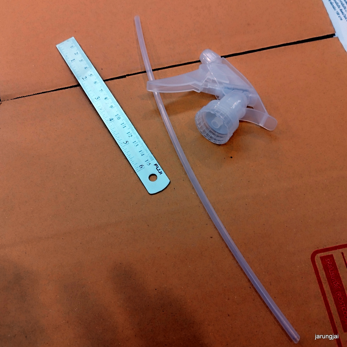 หัวฉีดสเปย์ สีขาวใส ฟีอกกี้ พร้อมหลอดอ่อน ยาว 26 ซม สวมขวดแอลกอฮอล์ได้